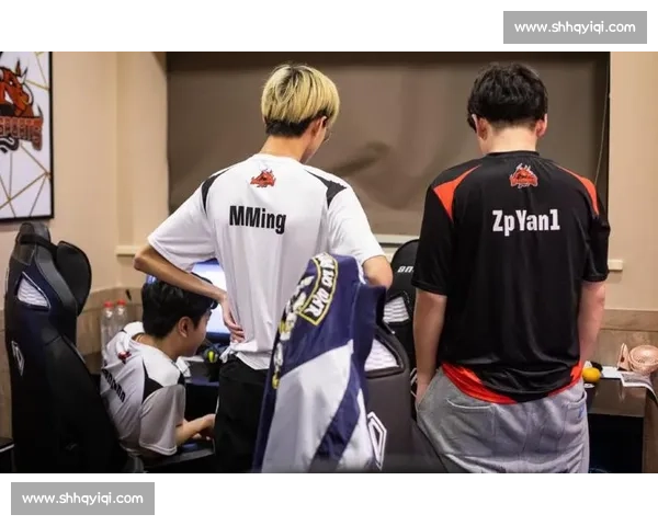 PGC总决赛打响!电竞盛宴燃爆全球,谁将捧起金杯