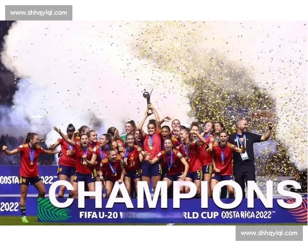 西班牙女足捧杯！历史性时刻，她们是世界冠军！